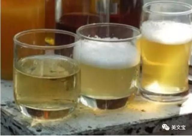 白酒倒进蜂蜜里,真假蜂蜜立刻现“原形”,再也不怕被商贩坑了
