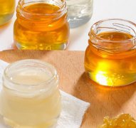 蜂蜜颜色深一点好还是浅一点好?蜂蜜颜色越深越