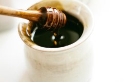 哺乳期喉咙痛怎么办？能吃药吗